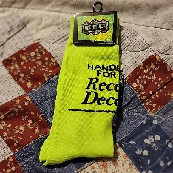 Beetlejuice Handbook For The Recently Deceased Crew Socks Size 6-12 - Picture 1 of 2